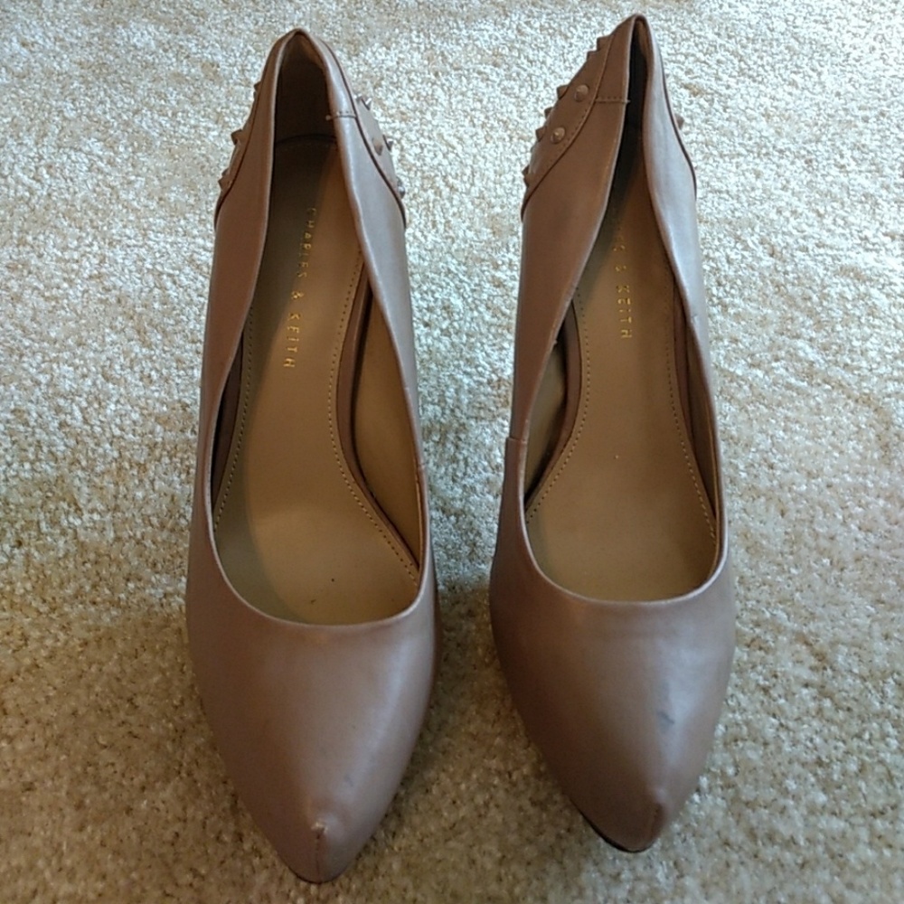 Heels - Picture 2 of 4